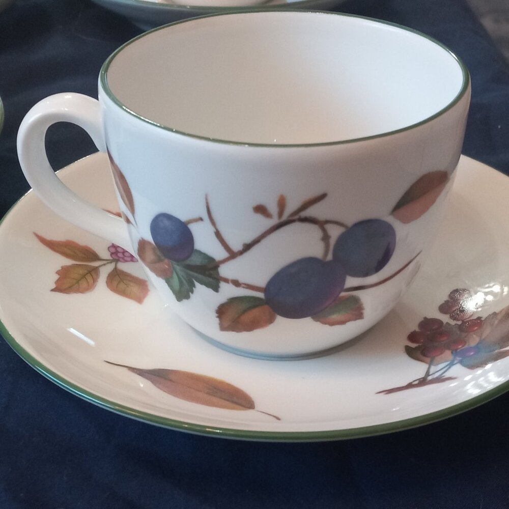 Royal Worcester Evesham Vale Cup &Saucer Set of Four......